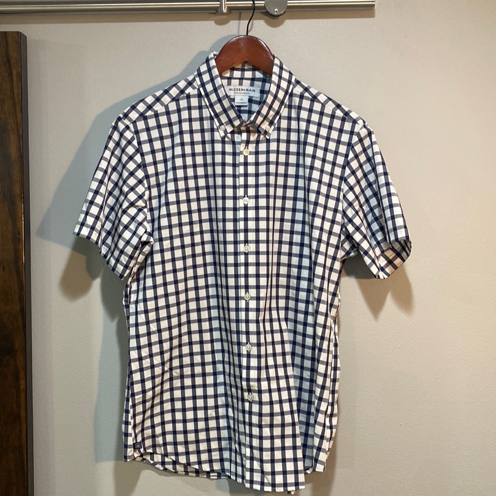 Mizzen+Main button down